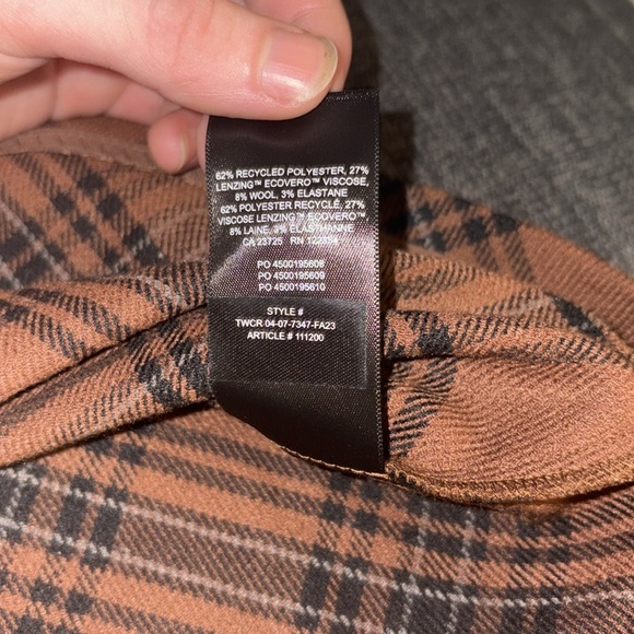 Aritiza Wilfred size 2 classic mini skirt plaid in dark brown and black - Picture 6 of 6